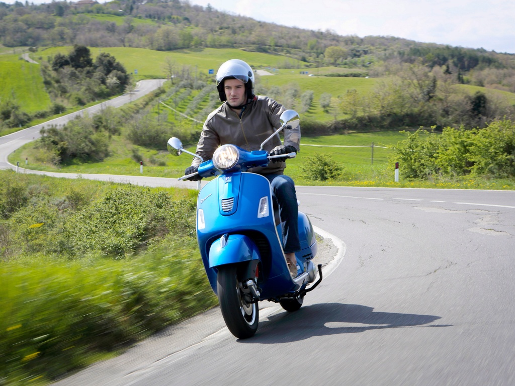 Фото скутера Vespa GTS Super 300 ie ABS